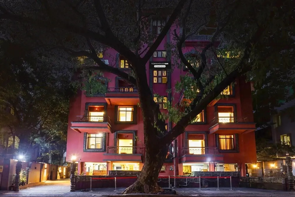 Super Townhouse Oak Prabhat Road
