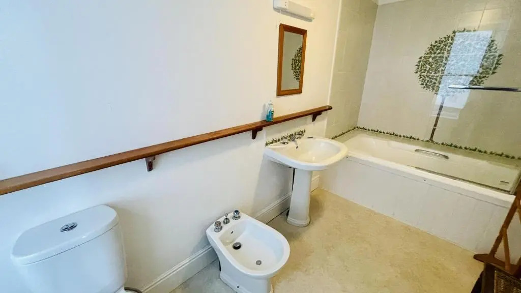 6 and 7 School Steps - Stunning views, private garden and parking