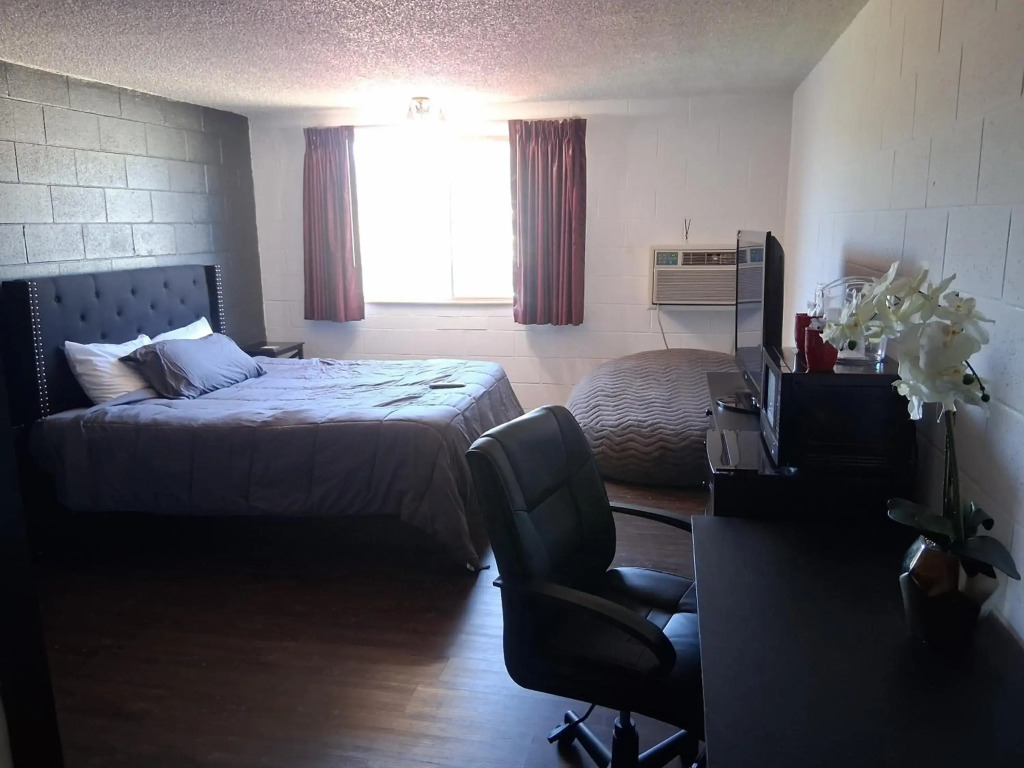 The Pines Motel
