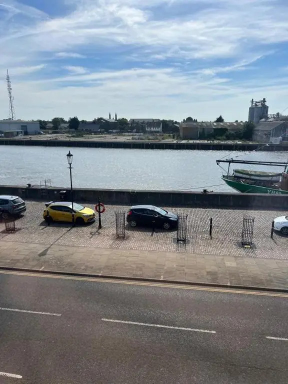 Penthouse Flat with River View, 1C
