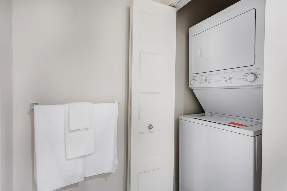 LEquinox Modern Apartments by Corporate Stays