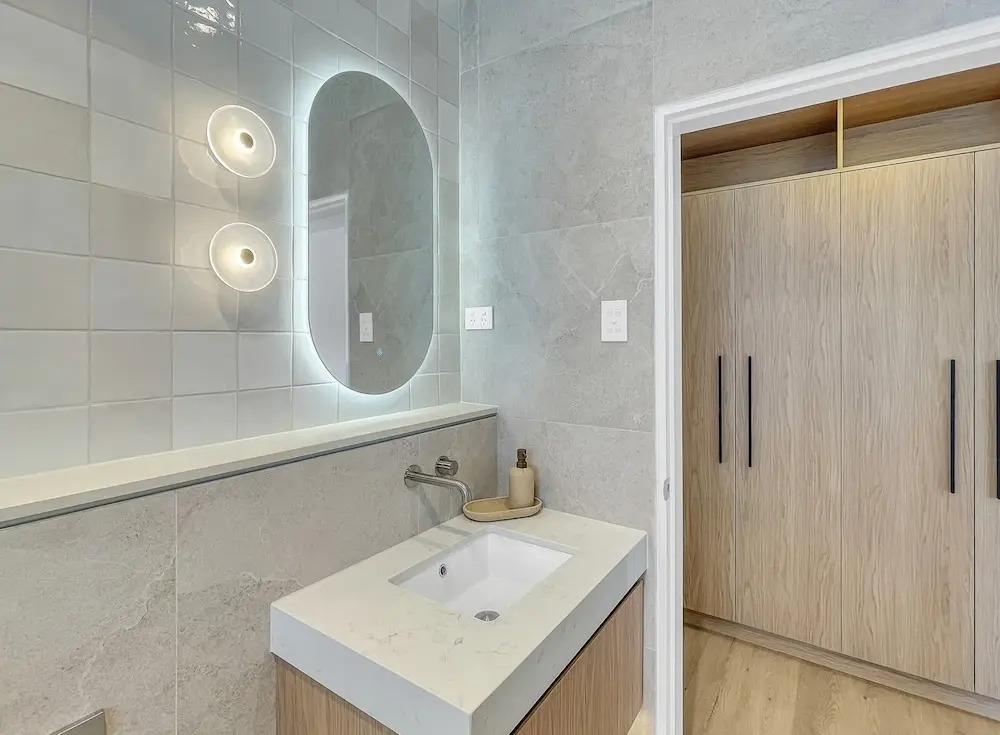 Modern 4-bed Townhouse With Water Views
