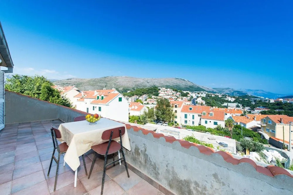 Apartments & Rooms Tapera