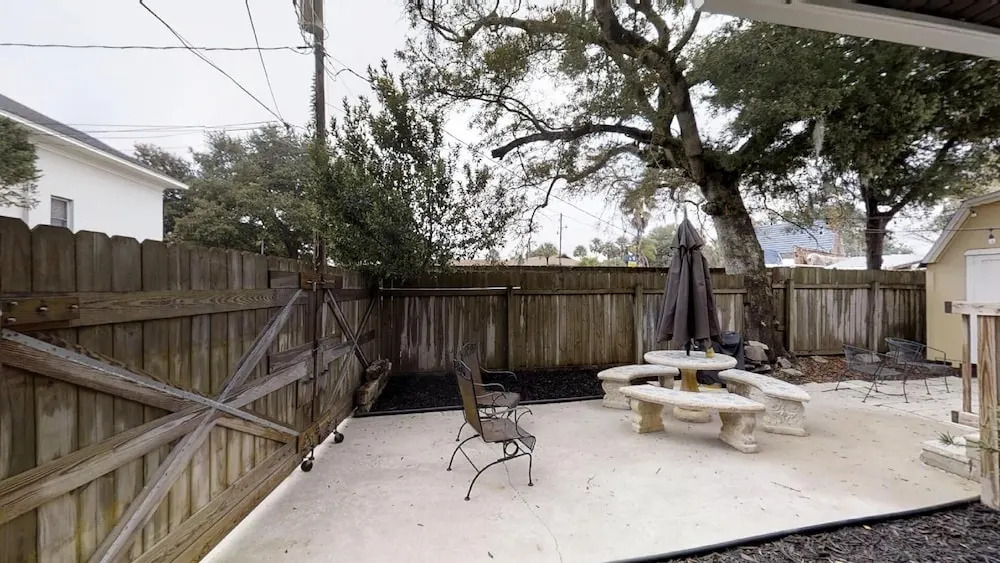 Secluded 2 Bedroom 1 Bath Cottage Home