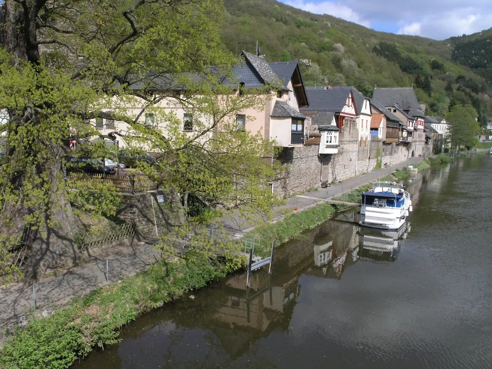Hotel Restaurant LAHNHOF