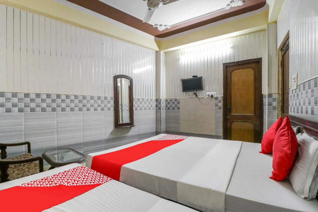 OYO 48507 Hotel Gayatri Delux