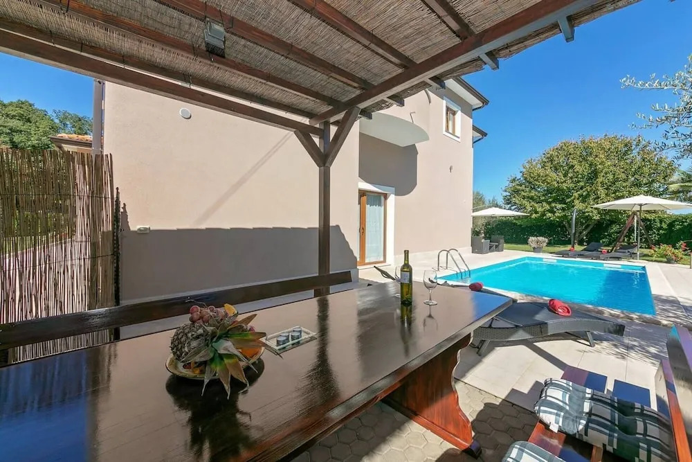 Charming 6-bed Villa in Vižinada