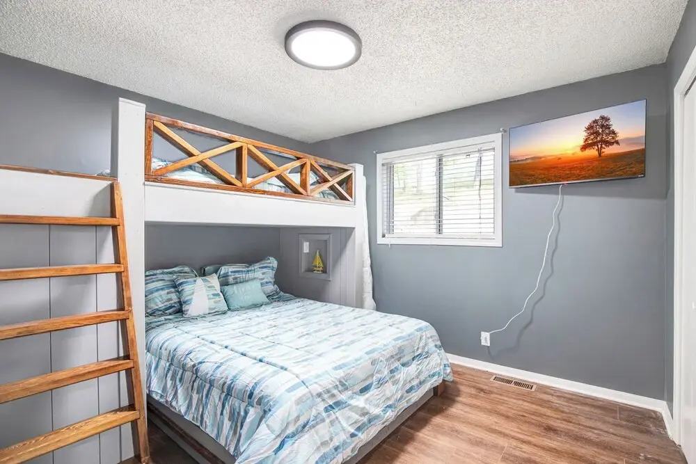 Stunning Views of the 7.5mm, Private Dock, Spacious Decks, Kayaks & More!