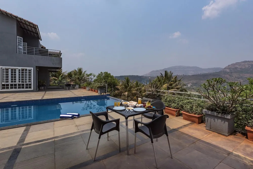 4 Bed Villa - Sleeps 8 - Private Pool - Mtn Views