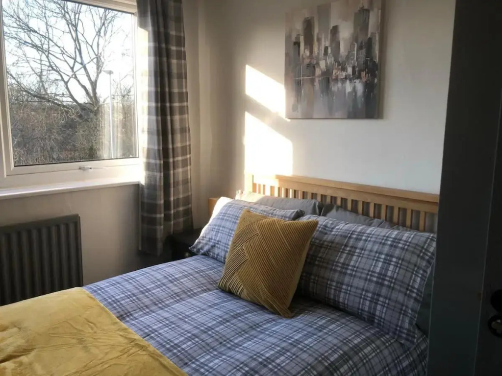 Rowan Place 5 Bedroom Off Street Parking Accommodation