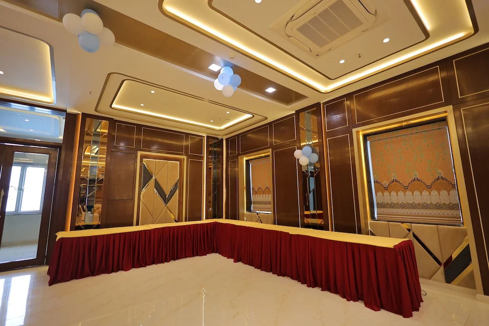 Hotel Taj Crown plaza