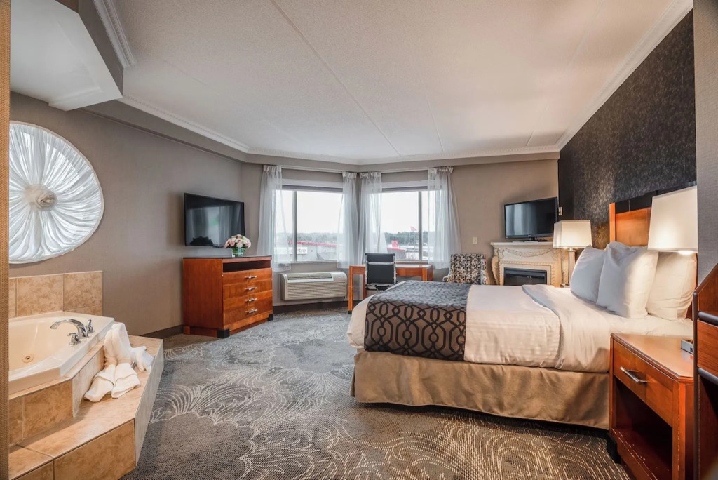 Monte Carlo Inn Barrie - Newly Renovated
