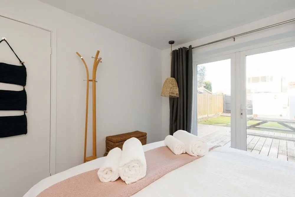 Beautifully Refurbished 4-bed Beachside Retreat