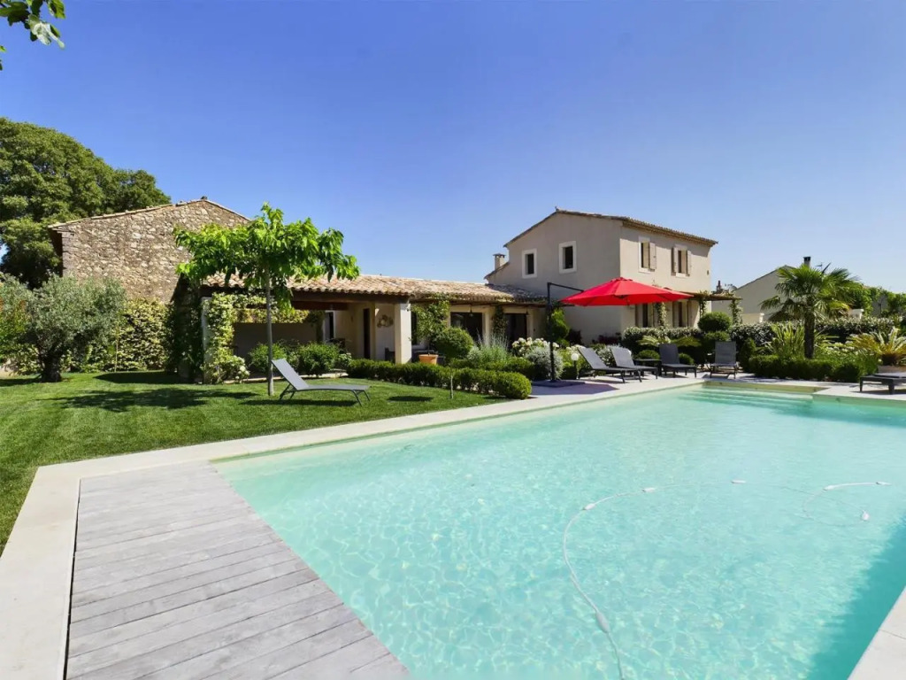 Villa rénovée à Eygalières avec piscine chauffée - FR-1-599-19