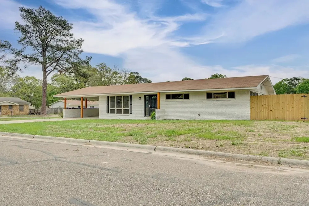 Convenient Family-friendly Location: Texarkana Gem