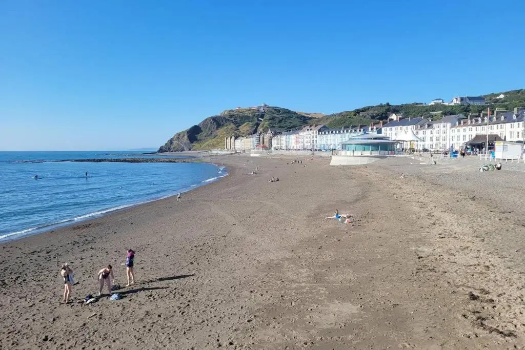Large 5 bed town-centre home close to the beach, sleeps 9