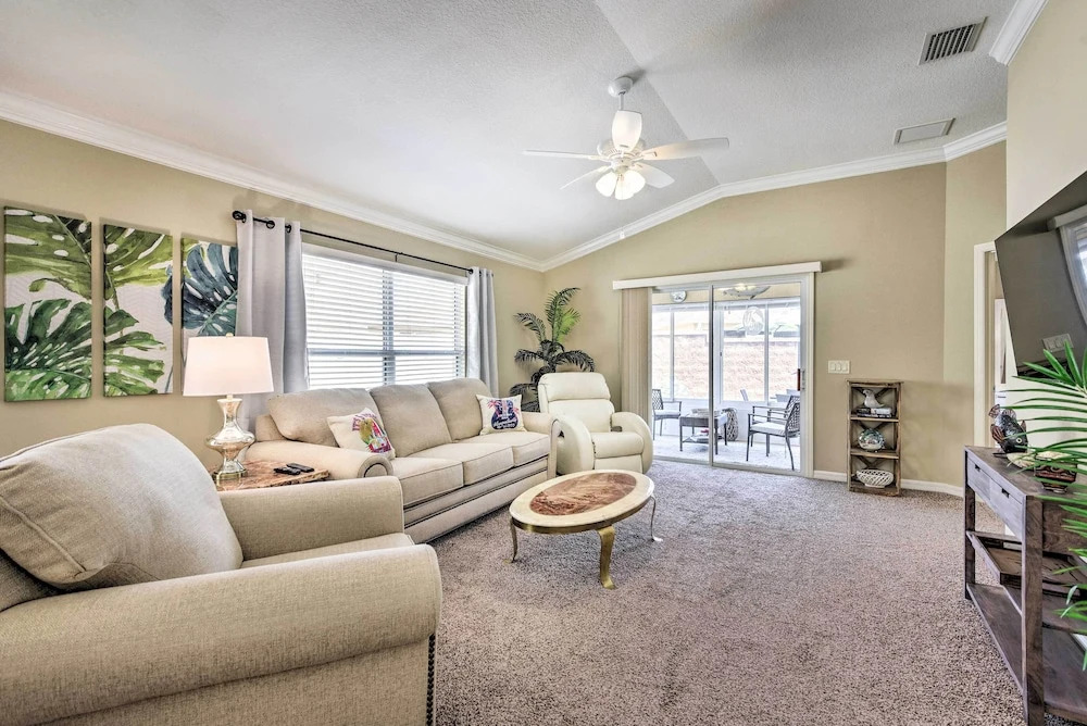 Sunny Courtyard Villa w/ Patio: Golf & Dine!
