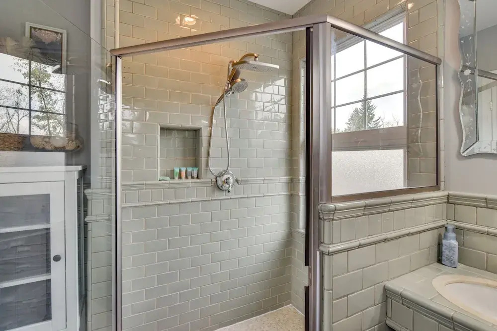 2 Mi to Bay Park: Milwaukie Getaway on 1 Acre!