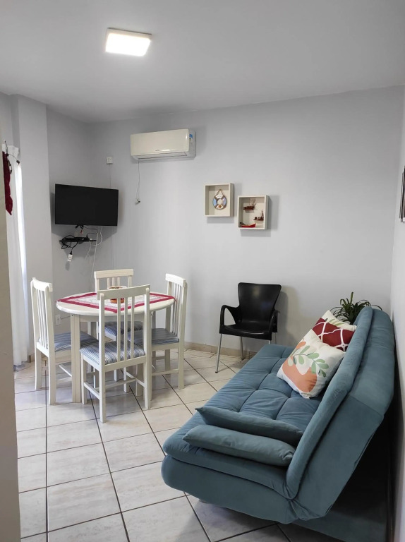 APTO 50M PRAIA- 4 PESSOAS, WIFI, SACADA, CHURRASQUEIRA, GARAGEM PARA VEICULOS PEQUENOS - Residencial Roveda
