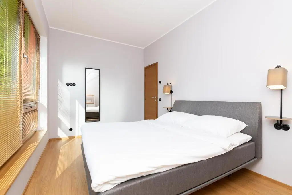 Self-check-in spacious 1 bedroom apartment with free parking