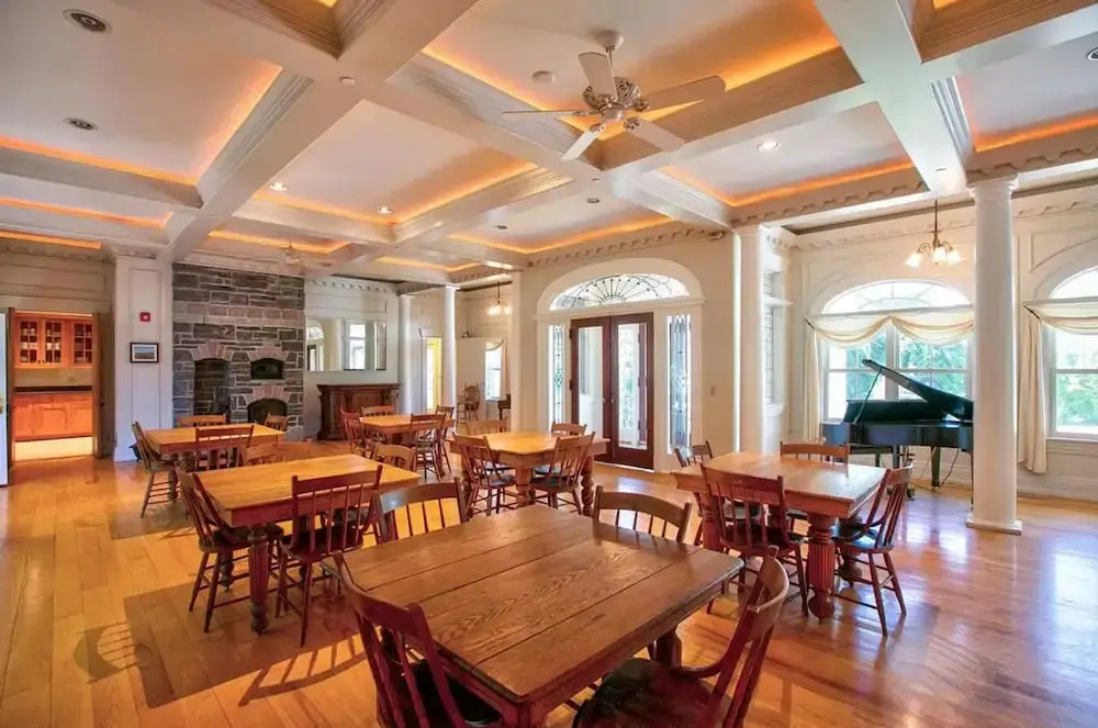 Mansion w 10 Bedrooms Pool and Theater