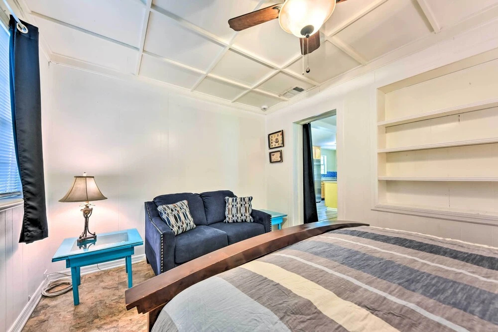 Jacksonville Getaway w/ Yard ~ 2 Mi to Beach!