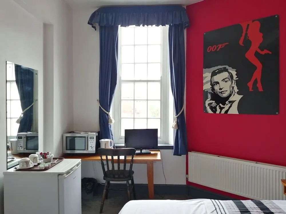 Colin Grazier Hotel