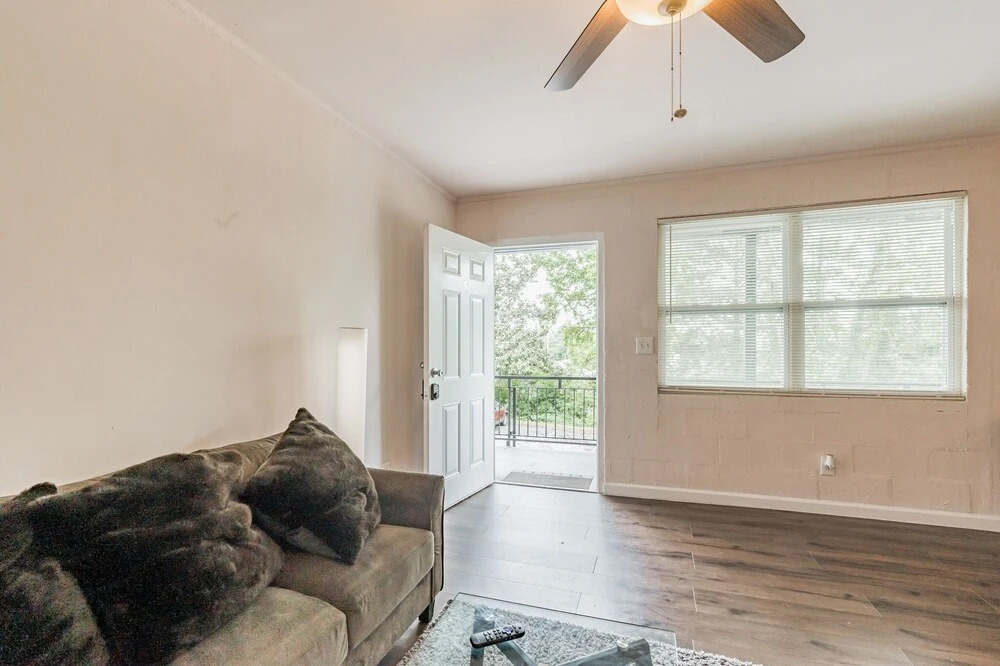 Modern Apartment Near Beautiful Historic Macon 2 Bedroom Apts by Redawning