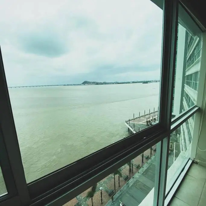 5-luxury suite Riverfront Vista al río