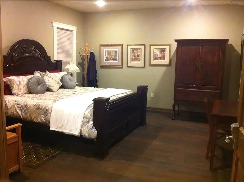 Noble House Suites