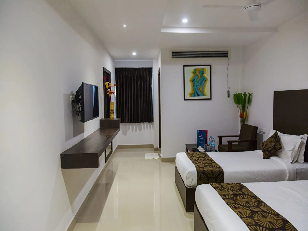 Capital O 7884 Hotel Thyag Inn