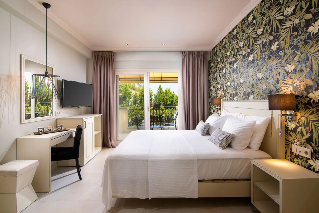 Neikos Luxury Suites