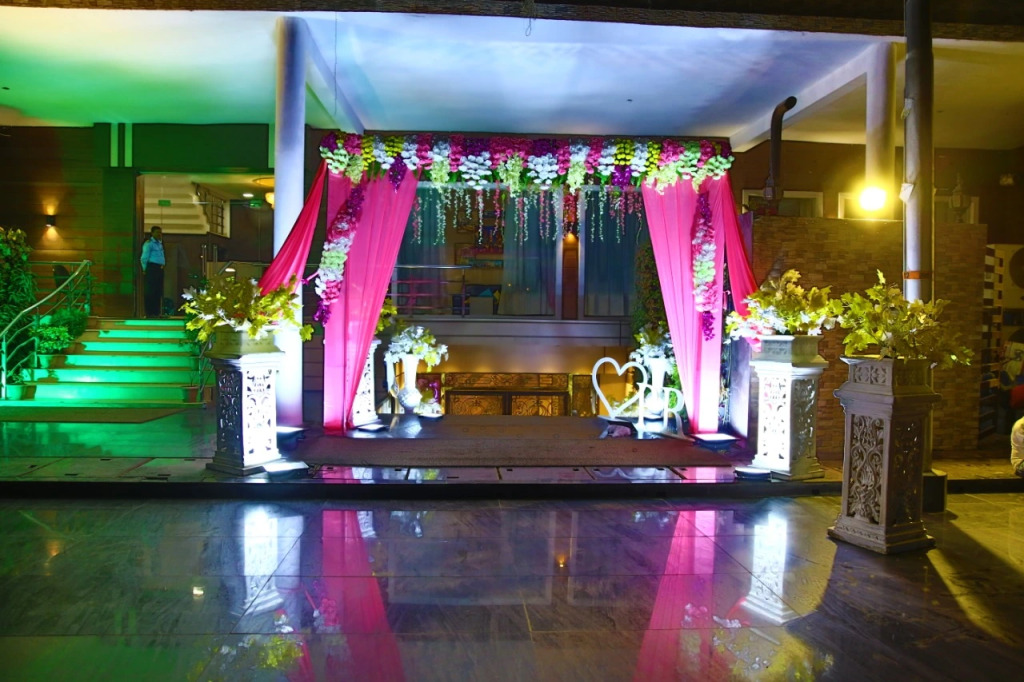 Hotel Crossroad