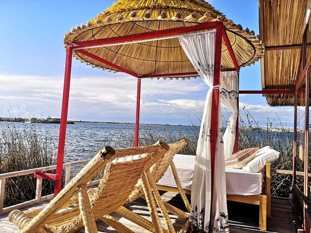 Uros Qhota Uta Lodge