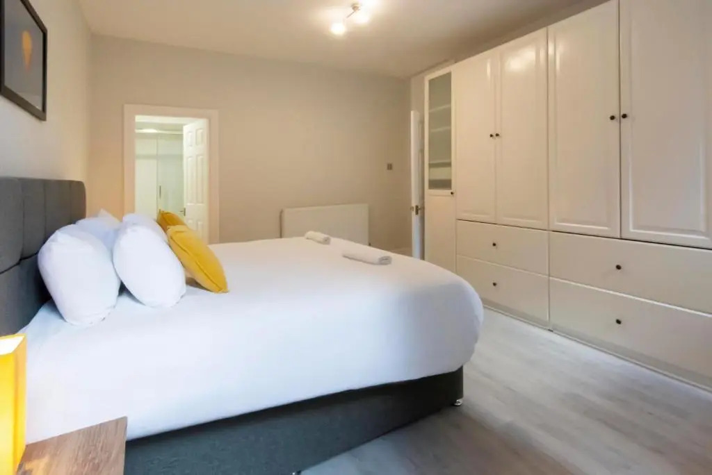 Luxury 2 bedroom Clifton flat with free parking