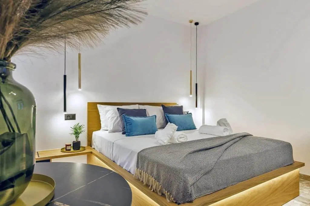 Arch 4 Luxury Living