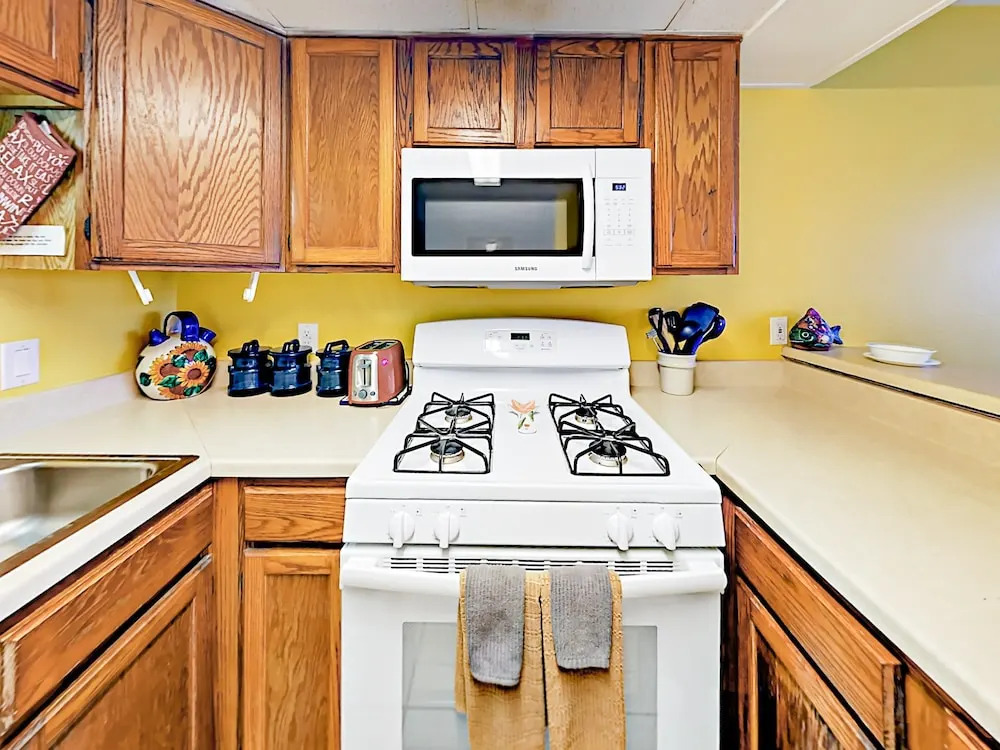 Beachy 1BR 1BA Port Aransas Condo by RedAwning