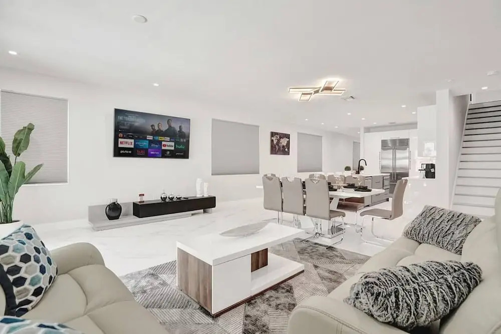 4BR w htd Pool Walk to Las Olas 5mins to Beach