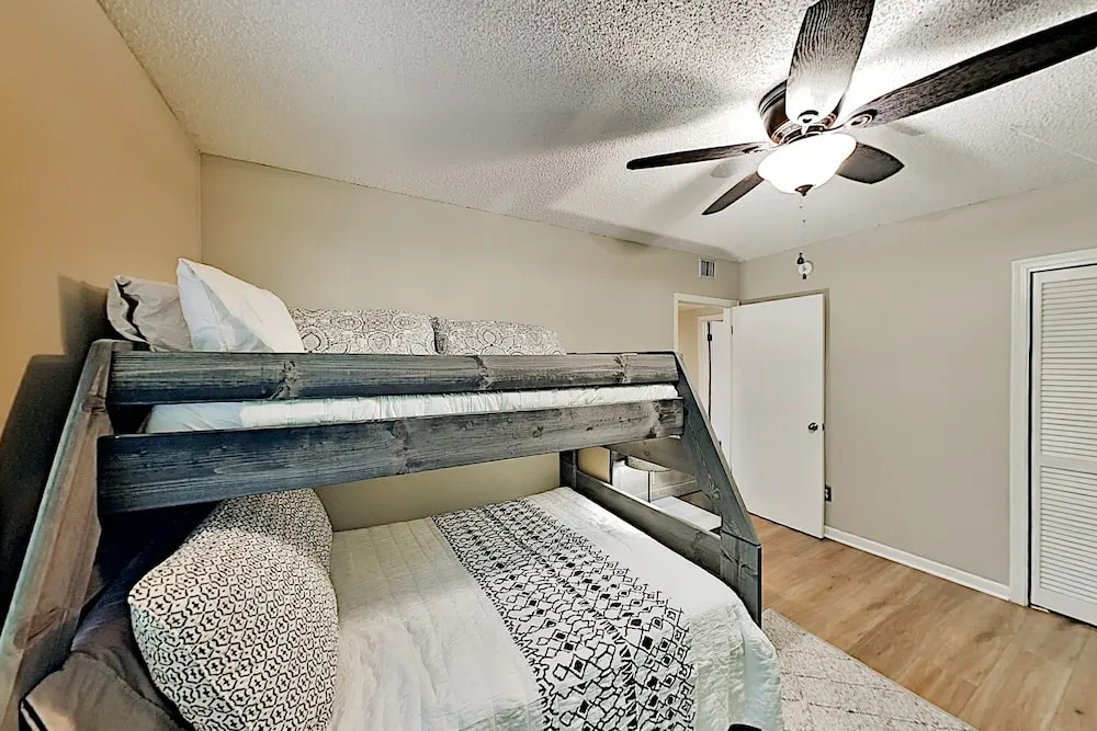 Yetis Hideaway W/ 3 Pools - Near Skiing, Dining 2 Bedroom Condo