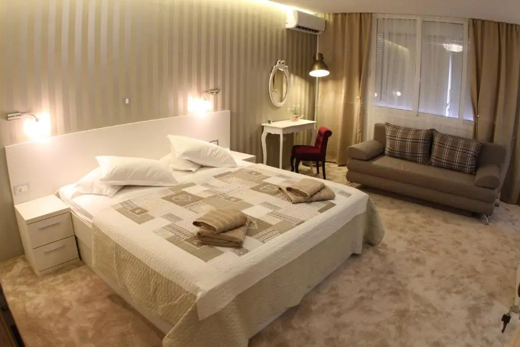 Studio Apartments Mirakul