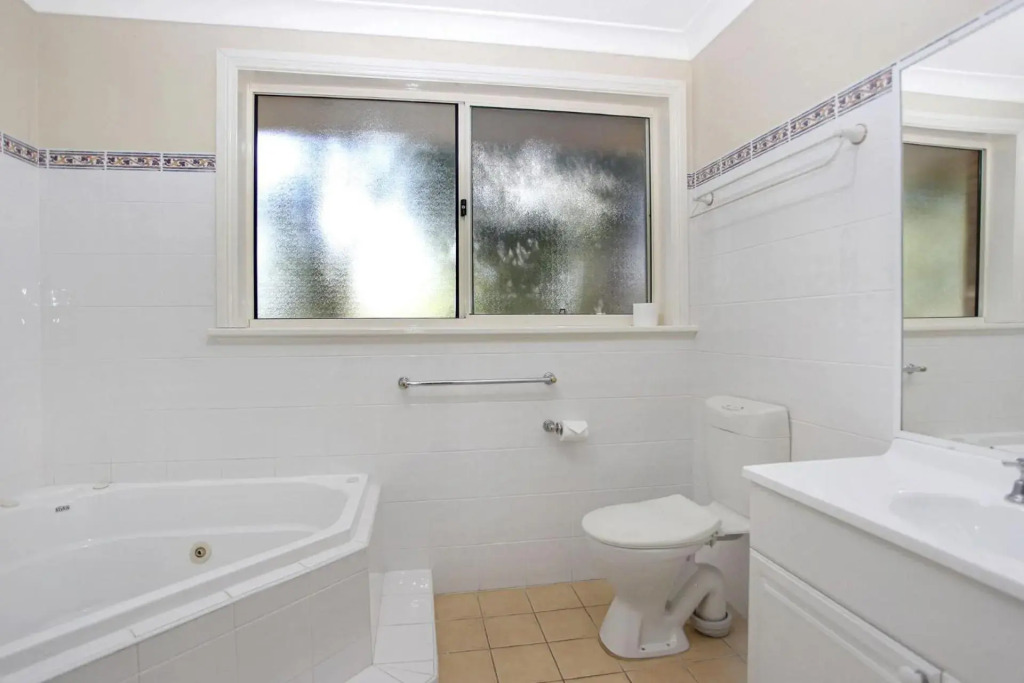 Four Bedroom Quality Townhouse