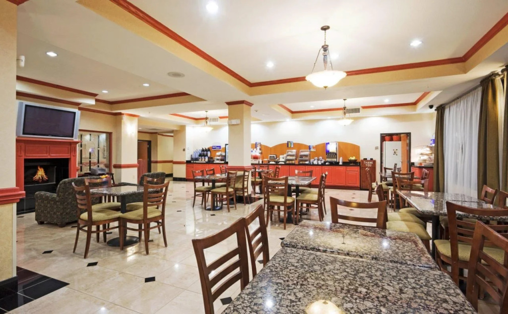 Holiday Inn Express Hotel and Suites Fairfield-North by IHG