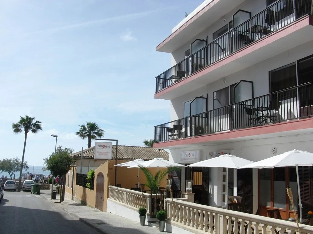 SEVEN Hostal
