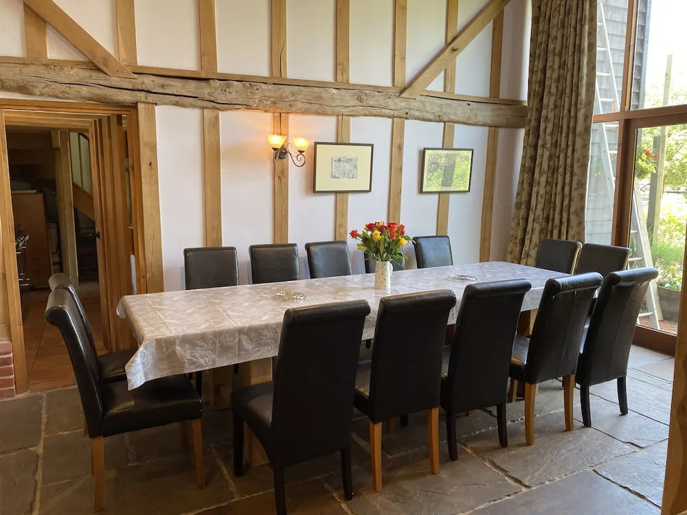 Brundish, Suffolk Large 4-bed Barn Stunning!