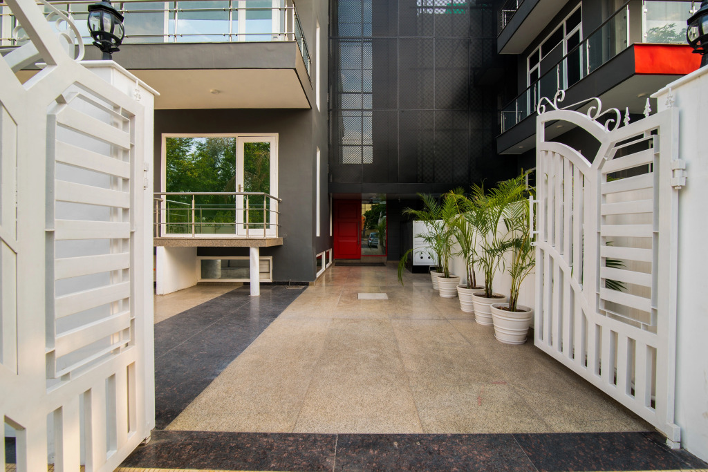 OYO Rooms Near Galleria Market