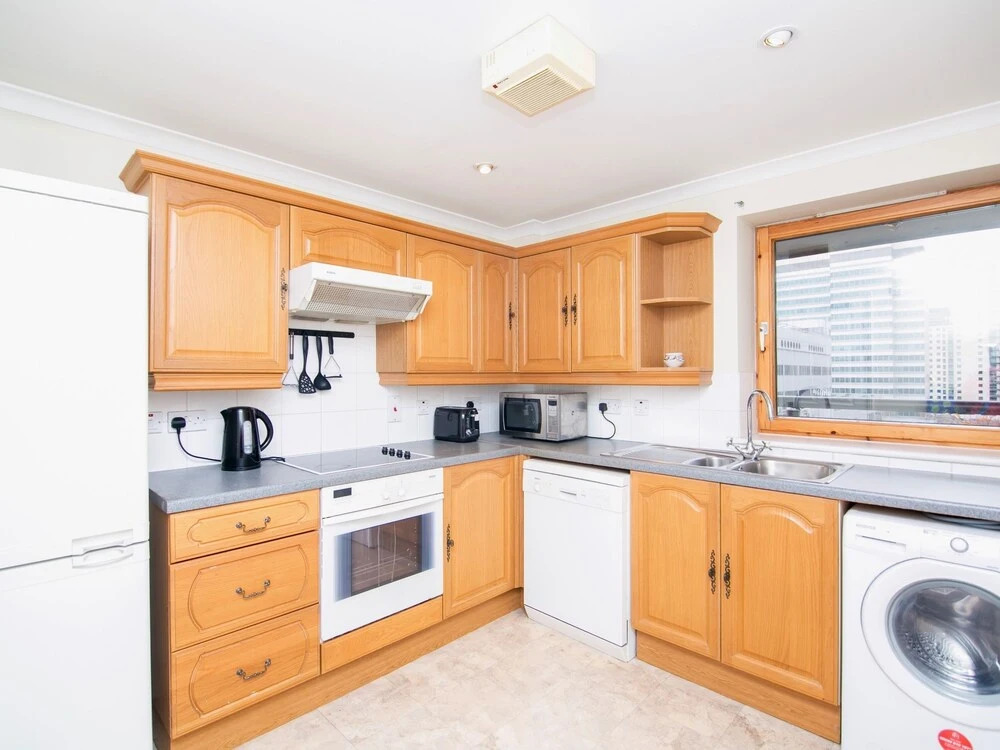 OYO Home Docklands 2 Bedroom Apartment