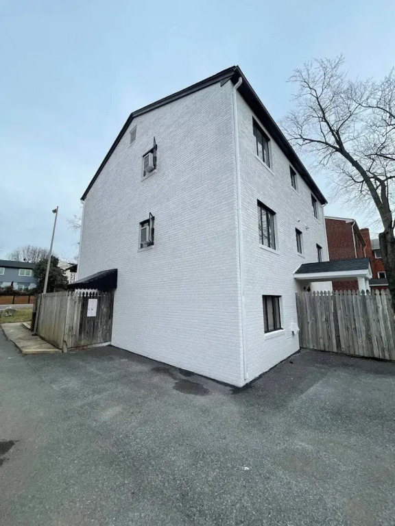 4206 Washington Blvd Condos