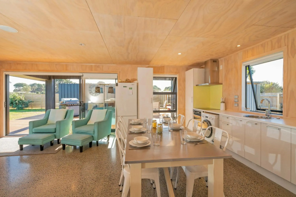 Black Beauty Retreat - Matarangi Holiday Home