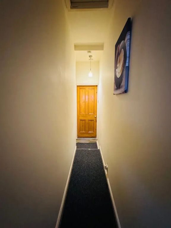 2 Bedroom House - Sleeps 4 - Free Parking, Wifi