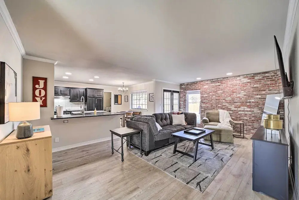 Immaculate Woodland View Retreat w/ Hot Tub
